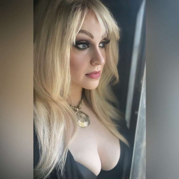 Meet your Posher, DesRae! - Picture 3 of 16